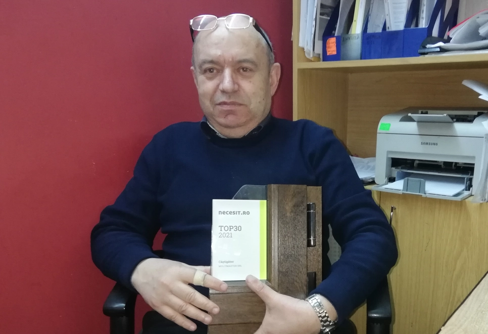 Ioan Fudulache de la firma de instalații de ferestre Multimaster din Turceni, Gorj, cu Premiul Necesit Top30.