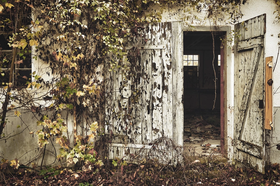 Ruina unei case abandonate